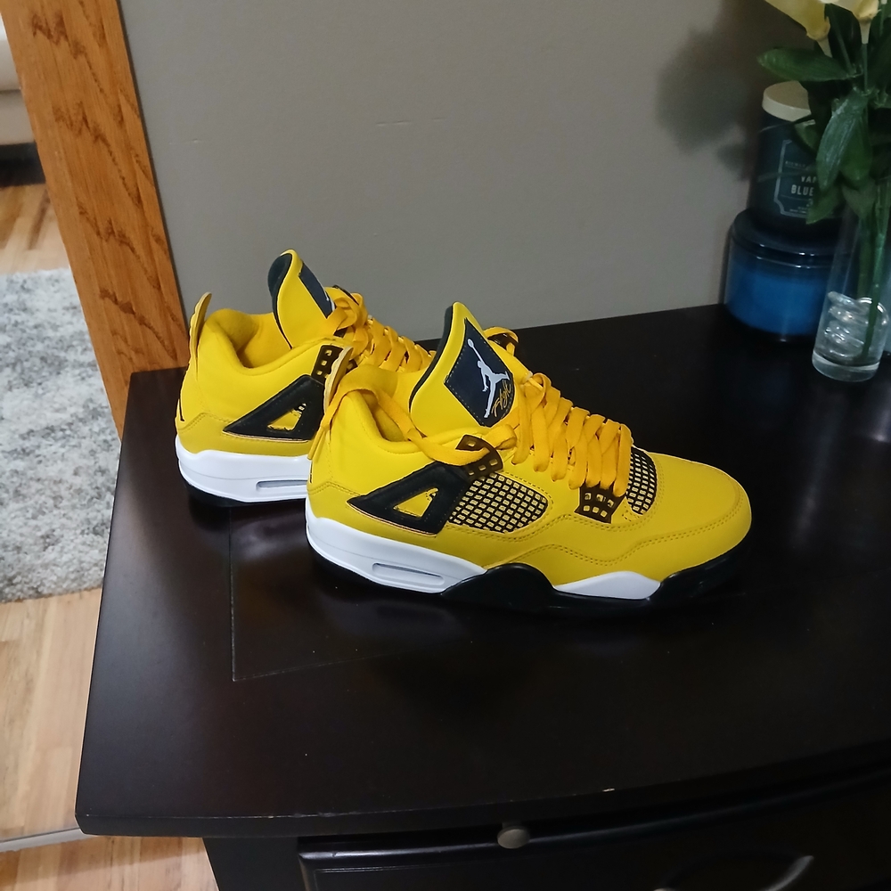 Jordan Men's Yellow Sneakers